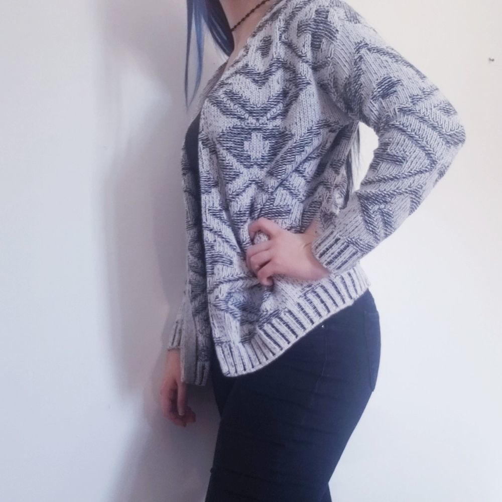 ✨2FOR15$✨H&M Black & White Cardigan